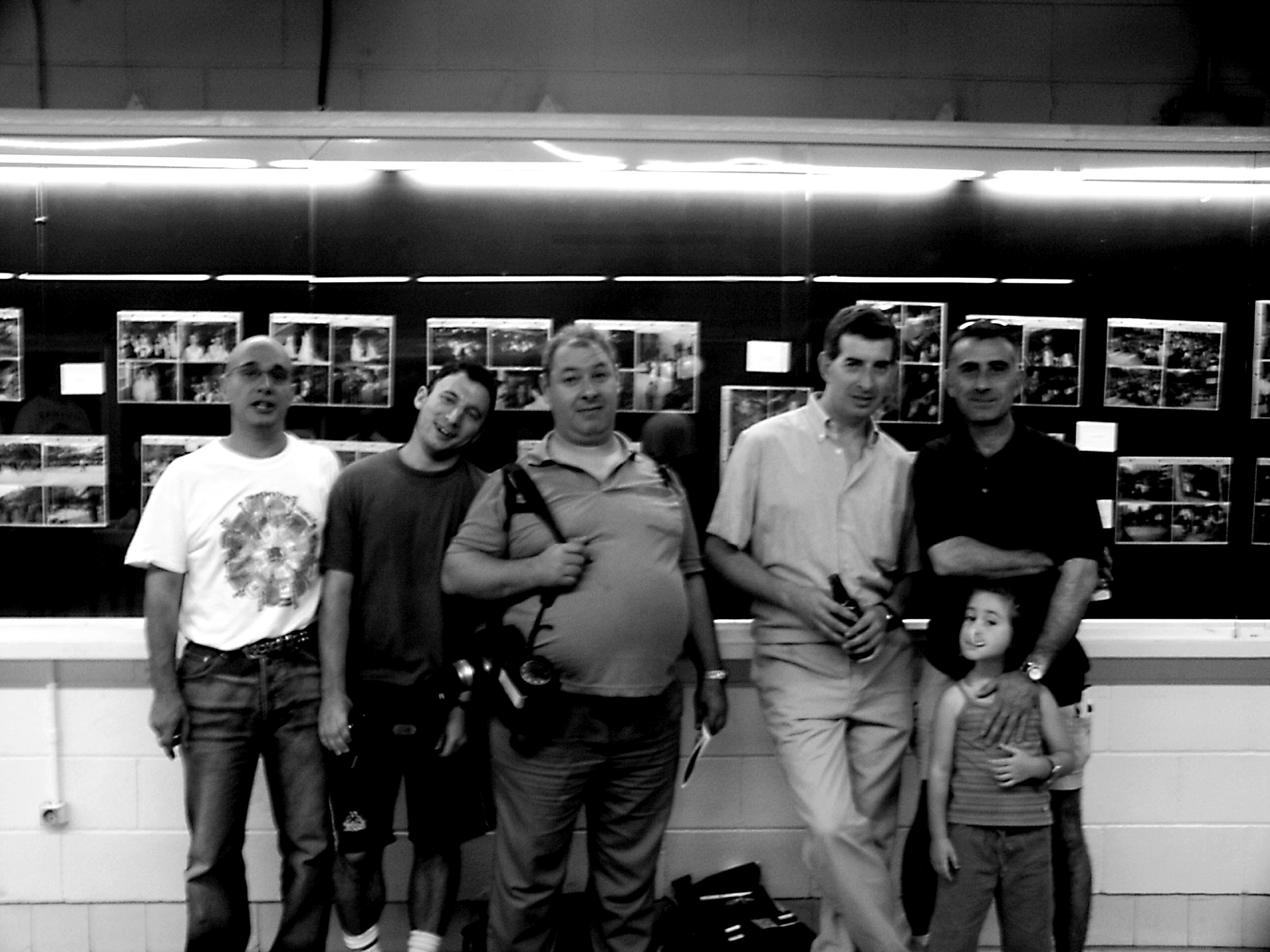 Alguns dels primers membres de 9 Barris Imatge; Manel Ulls, Petxina, Cordoncillo, Pedro Click i Albert
