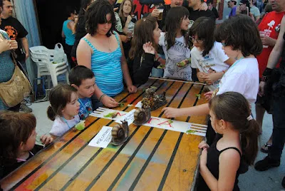 Festes de Prosperitat 2011 - cursa de cargols, lanzamiento de huesos de aceituna + maskintos band -